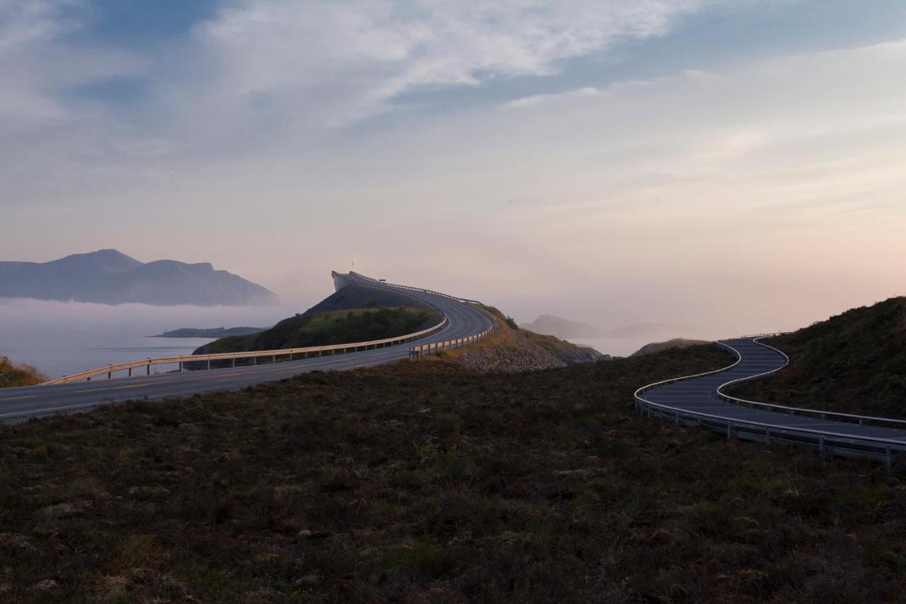 Iverhjelen Near Atlantic Road Lyngstad Exterior foto